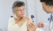 Após baixa procura, vacinação contra a gripe é prorrogada